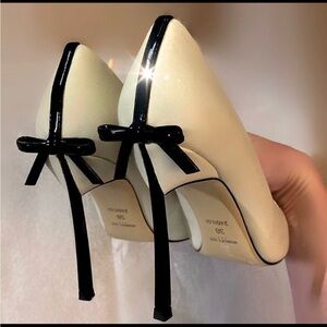 Lavishly Paris Bowtie Designer 3” Stilettos. Size 7.5
